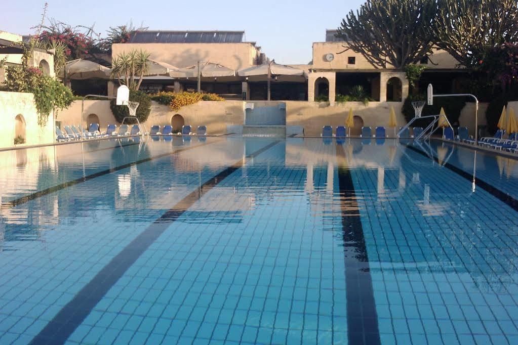 Mellieha Holiday Centre Экстерьер фото